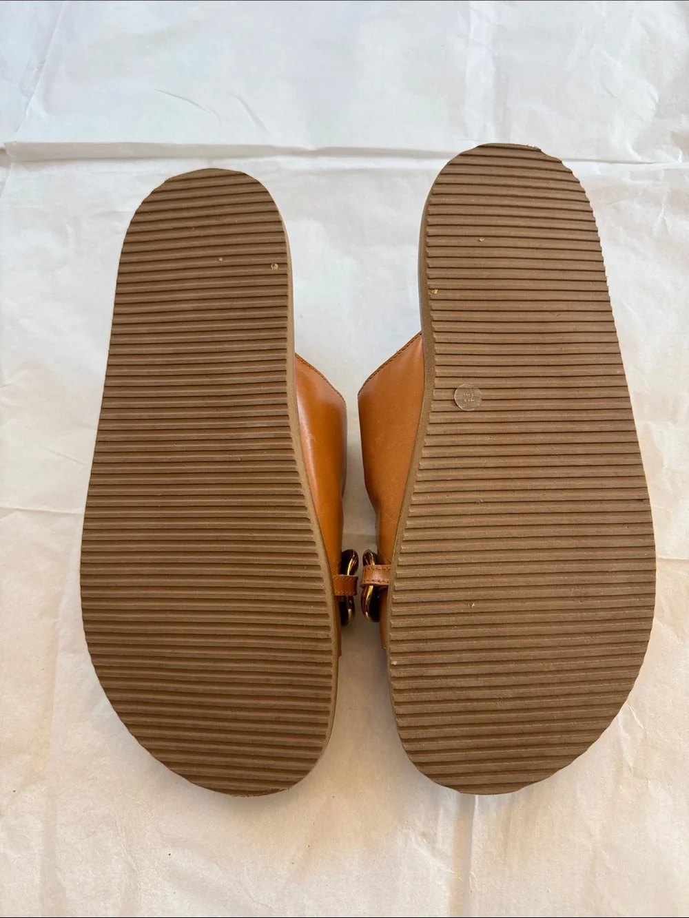 Vince Camuto Kennedys leather Sandals with gold accent Chain & Buckle 7